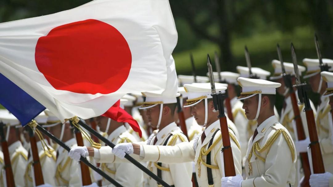 时政观察员日本为何派遣自卫队加入北约行动司马昭之心路人皆知，想加入北约，拉大旗作