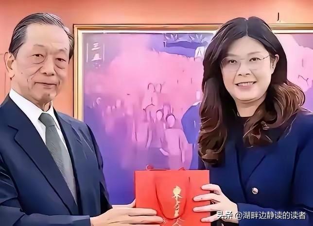 台湾国民党残余势力向日本政府捐款后不久，日本政府竟公然宣布恢复其当年侵华的邪恶旧