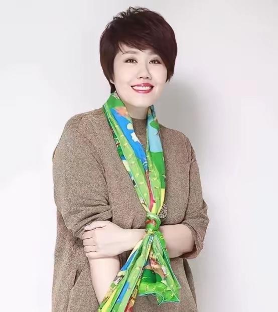 春晚总导演定了于蕾！一查履历才发现，她竟是近十年唯一连续四年执掌春晚的女性总导演