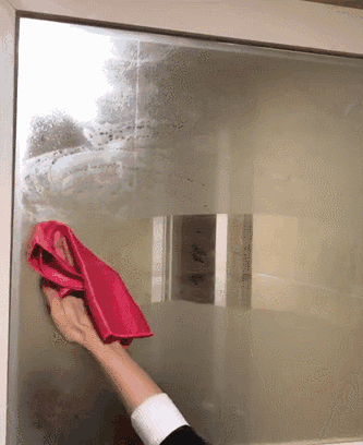 【为什么看不见玻璃上脏东西的影子？】为什么有些玻璃表面看起来很脏，但是在阳光照射