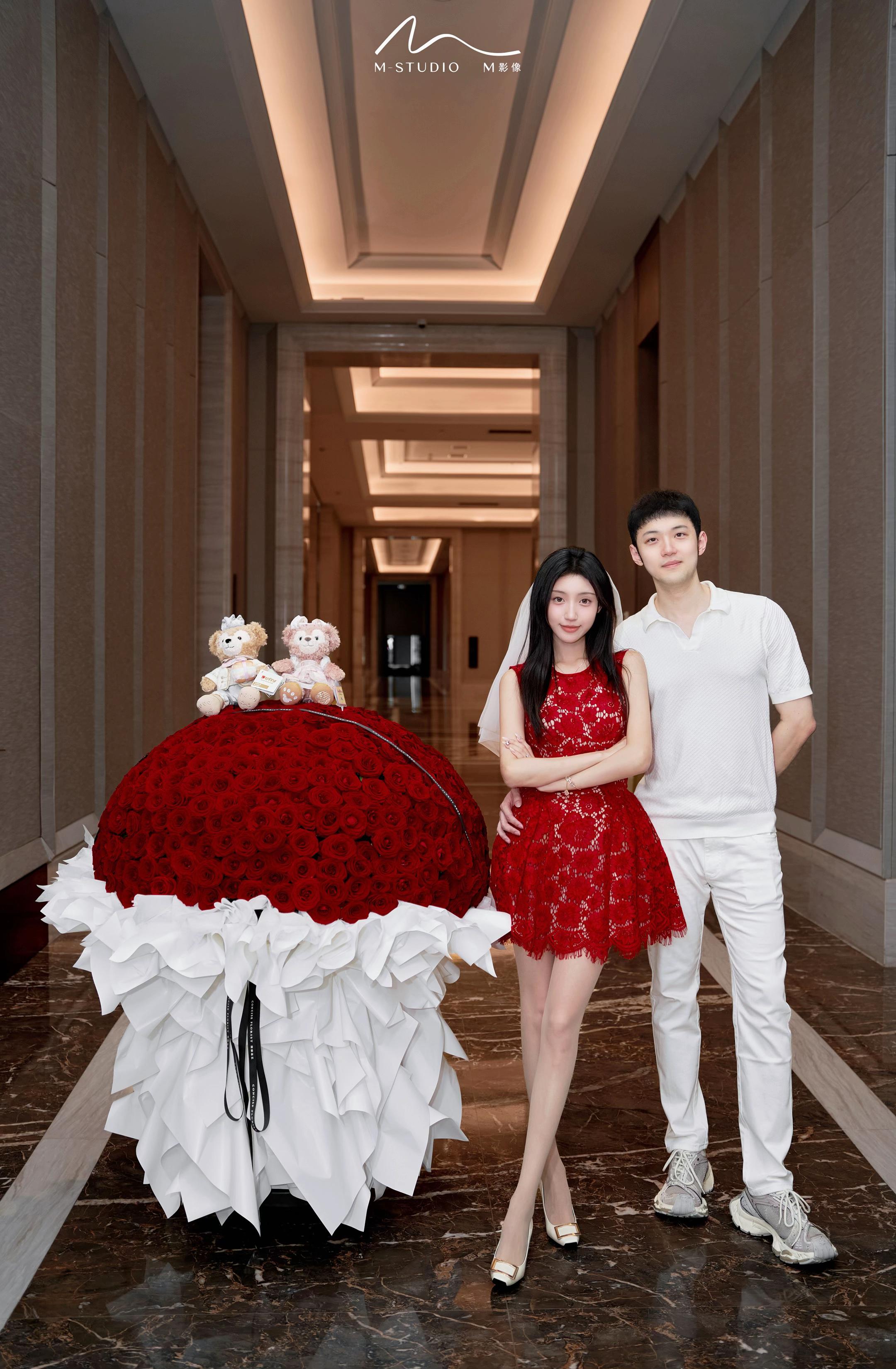 你单膝跪地 我说我愿意 你好 人生合伙人。