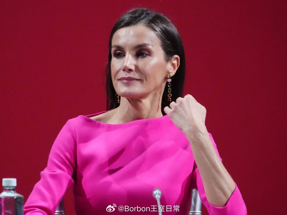 西班牙王室 5月14日，莱后在马德里皇家剧院出席第十七届伊比利亚美洲卫生部长会议