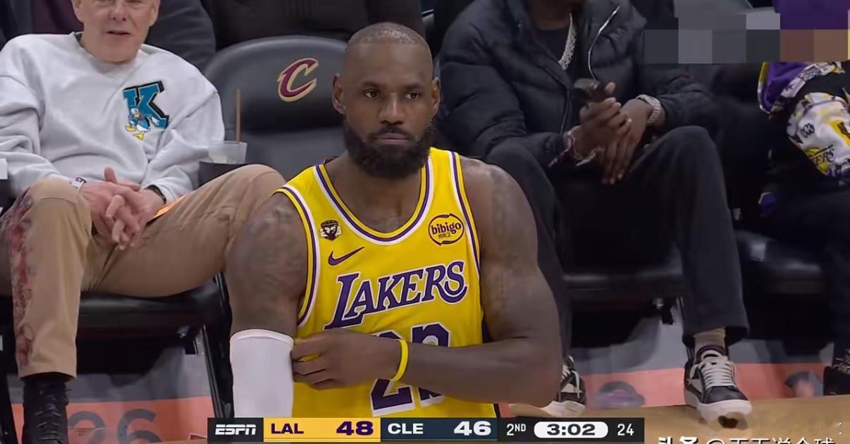 湖人爆冷不敌骑士，一场丑陋的比赛揭露了三个输球的罪人。1.詹姆斯，今天发挥确实失