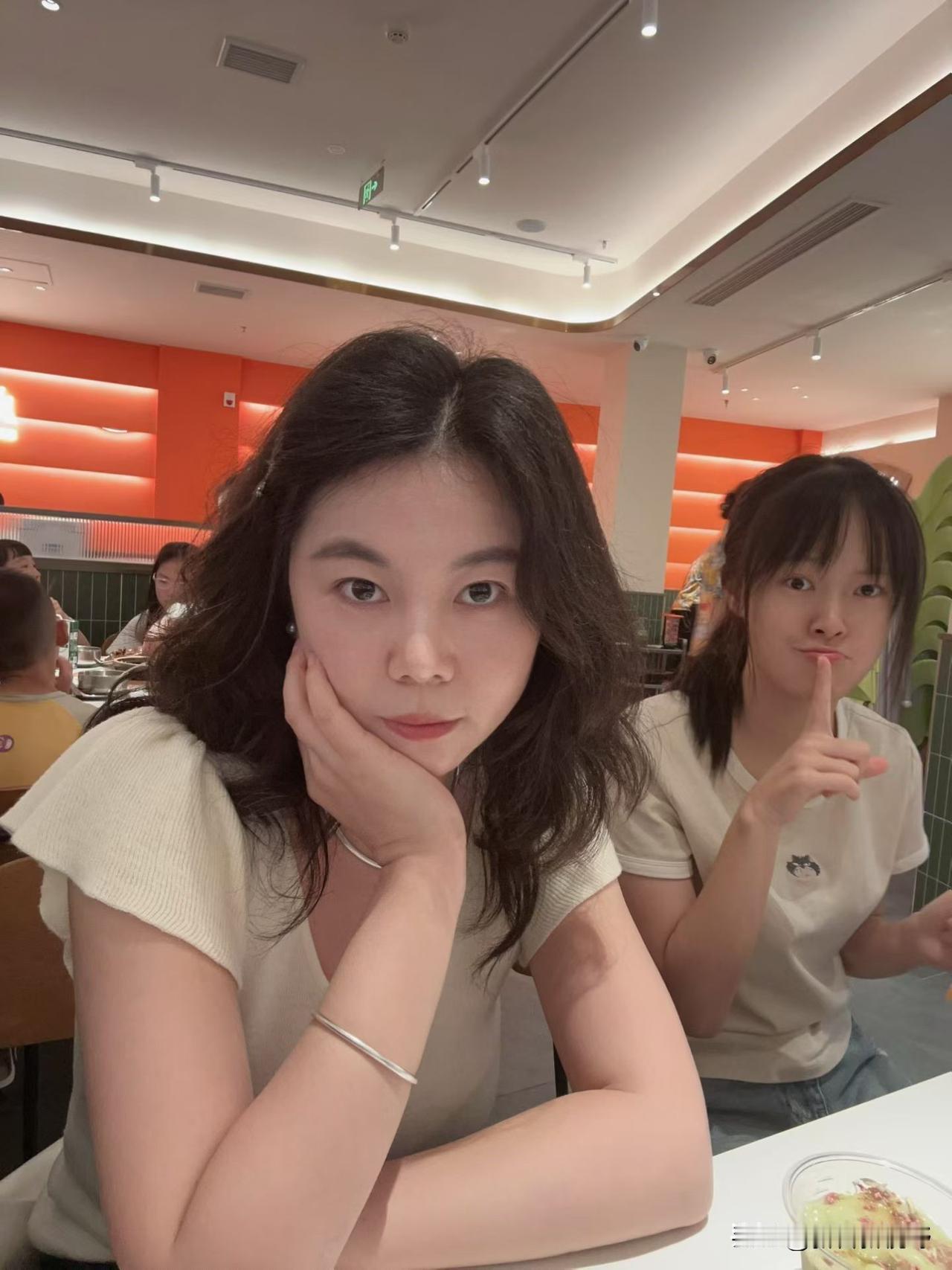开心地自拍秋日休闲自拍 灿烂笑容自拍 温柔可爱自拍 自拍心情日记 我在秋天里自拍