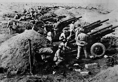 1943年10月，王耀武叫来副参谋长柴意新说：“余程万那边缺人，你去常德吧。”常