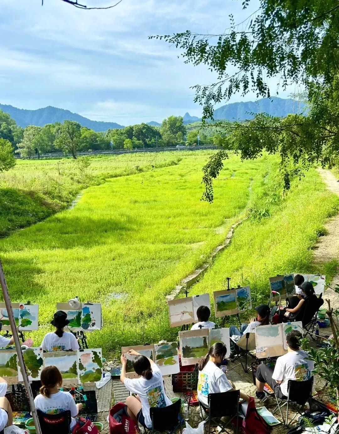 #上联：冬雾山色淡，邀您对下联～#
冬雾山色淡，
雨晴野植鲜。