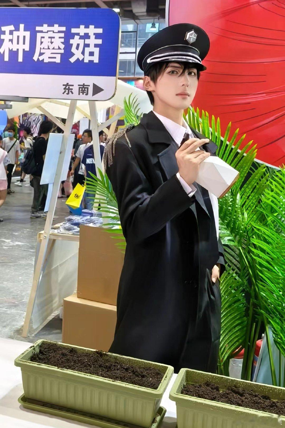 #去漫展都要种地的中国人# 漫展新风尚，二次元也有田园梦！这片“虚拟农场”，等你