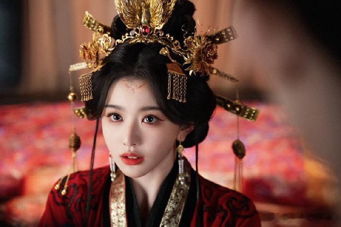 孔雪儿去哪儿进修的演技追剧的时候很容易代入李述的处境，这份代入感来源于孔雪儿真实