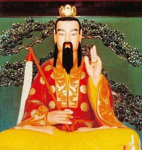 黄大仙主要指道教神仙黄初平（约 328-386 年），也是香港著名地标黄大仙祠及