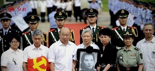 《沉默的荣耀》朱枫牺牲后，骨灰装在瓦罐里，被放在了纳骨塔，阴暗潮湿满地都是虫的很