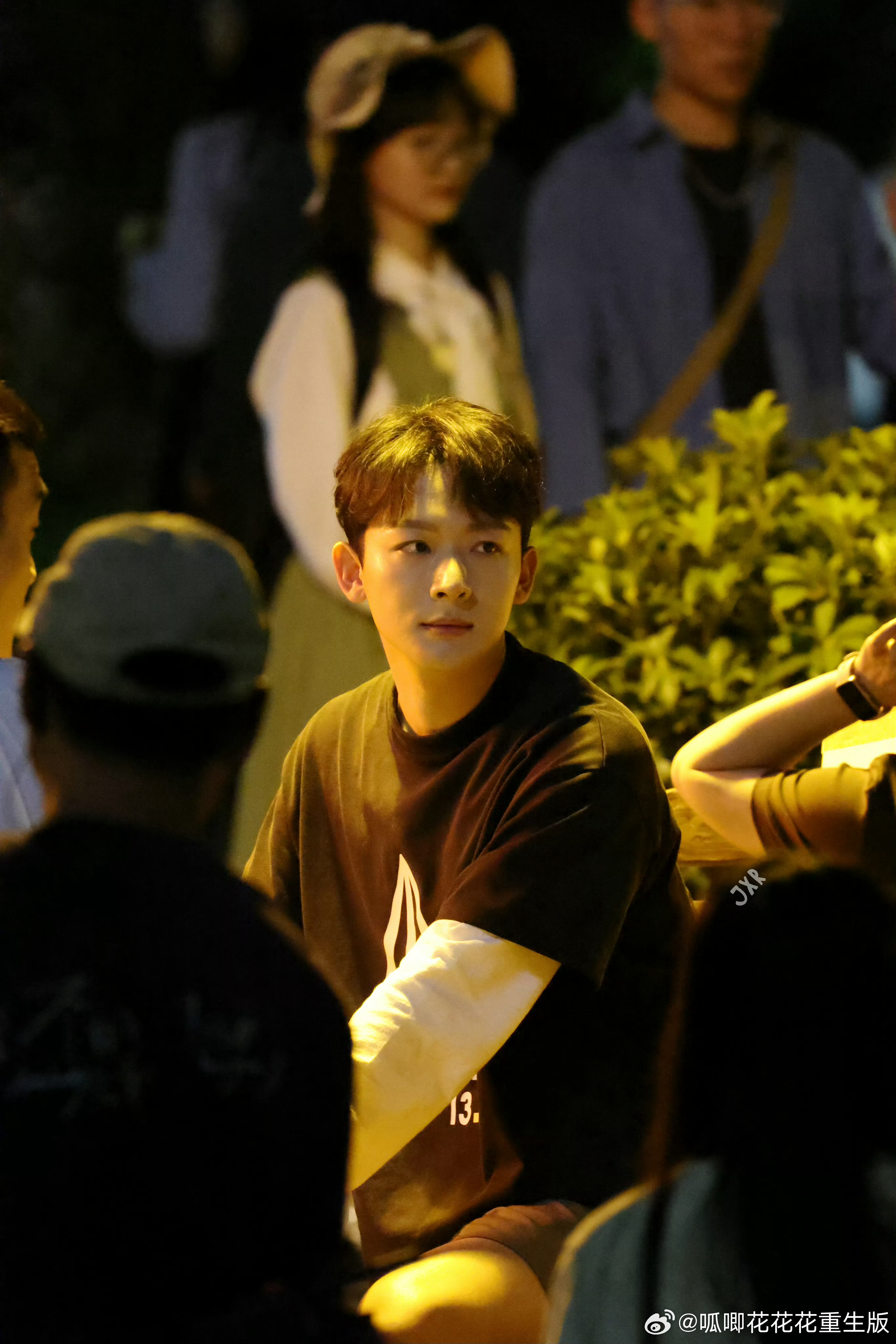 张晚意夜戏路透，越夜越美丽啊。晚意将参加嘉善·氧气SHAN耀音乐节。粉丝最近很幸