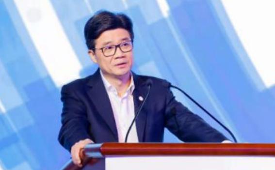 中国联通副总何飚为何直接升任中国移动集团总经理呢？原因肯定是很复杂的。近日，三大