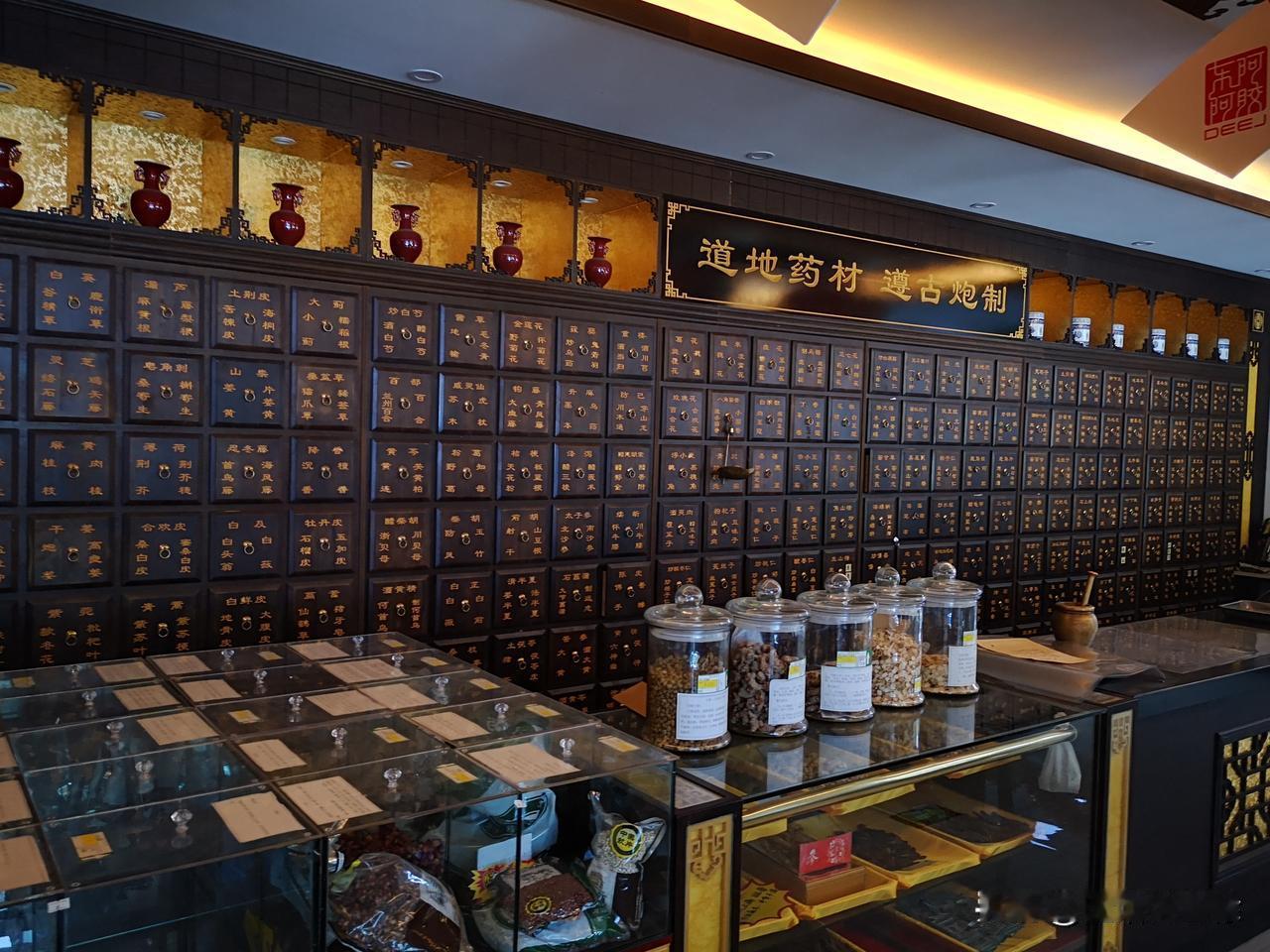 医疗行业是不是一个生意场? 
医疗行业的前半段一定是商业，医疗的后半段一定是医疗