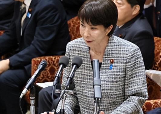 囤垃圾袋、改黑白包装、篡改历史，日本的狼狈才刚刚开始。全民疯抢垃圾袋，这画面你敢