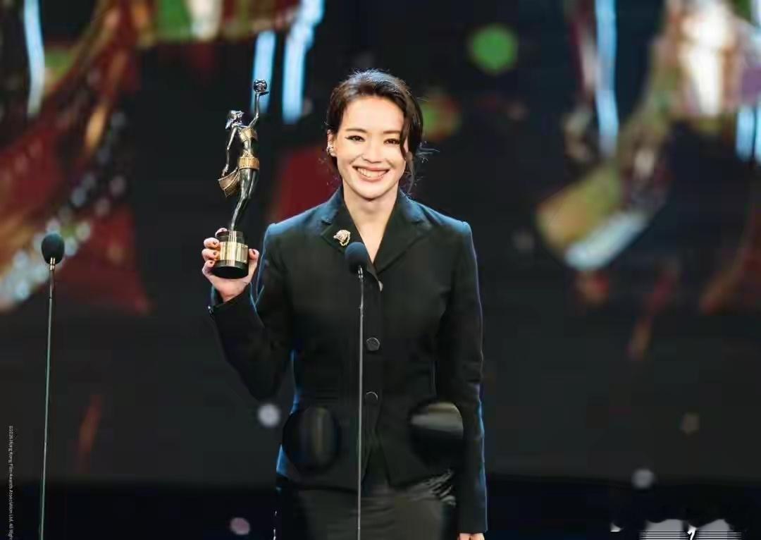 金像奖爆冷最佳女主角确实爆冷 最佳男主角绝对是一骑绝尘 杜德伟获得最佳男配角有点