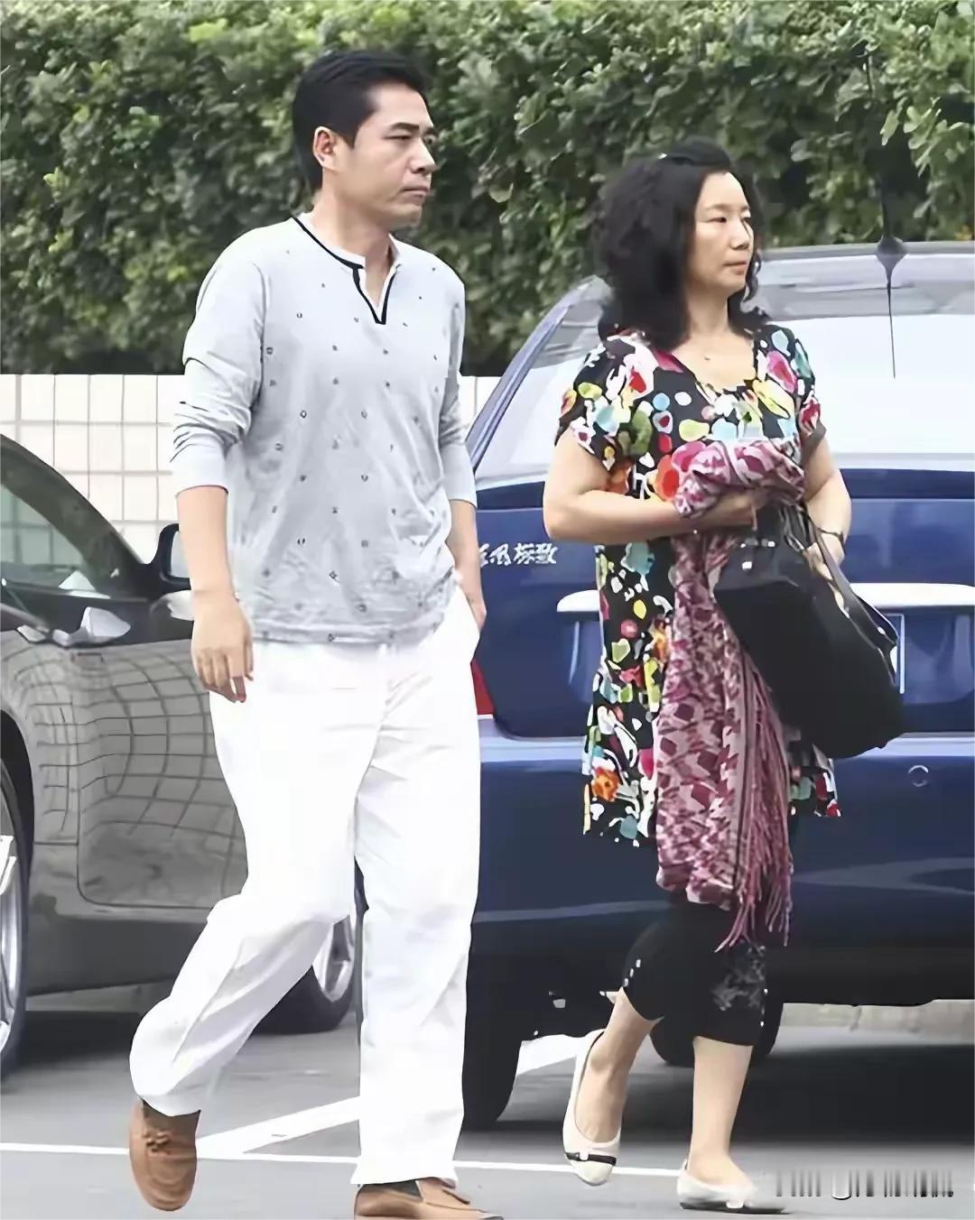 陈宝国在接受采访时，骄傲的说：我和妻子是原配！演艺圈的男人，有几个敢说这话？
