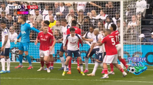 角球失守，热刺0-1诺丁汉森林 森林仅仅第二次角球机会，身高并不高的伊戈尔热苏斯