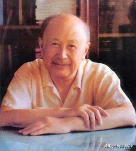 聂荣臻一眼盯紧蓝色轿车：给钱学森的“特权”，为何转头就叫停？
 
麻烦各位读者点