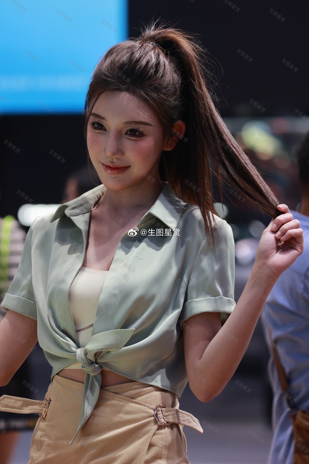 广州车展清甜高马尾车模，颜值好高腿长细挺[彩虹屁]💐 | 2343独家 ​​​
