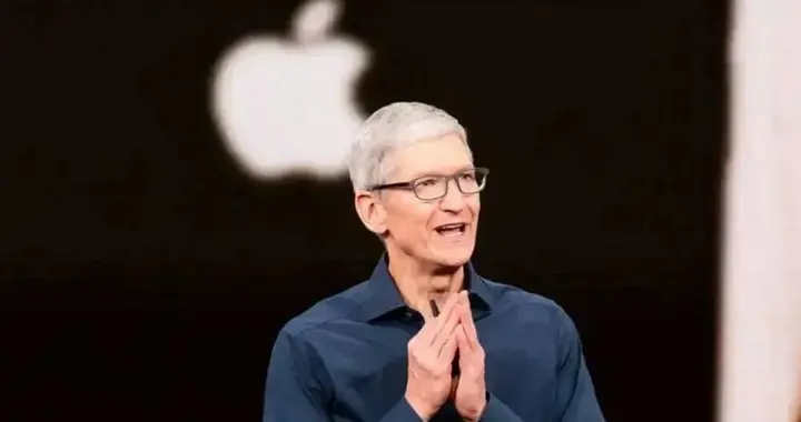 iPhone18Pro机模曝光，库克反思其15年CEO任期