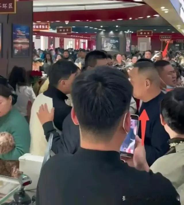 为什么胖东来会这么火？
1、2024年谁最火？胖东来！胖东来为什么会这么火？竟然