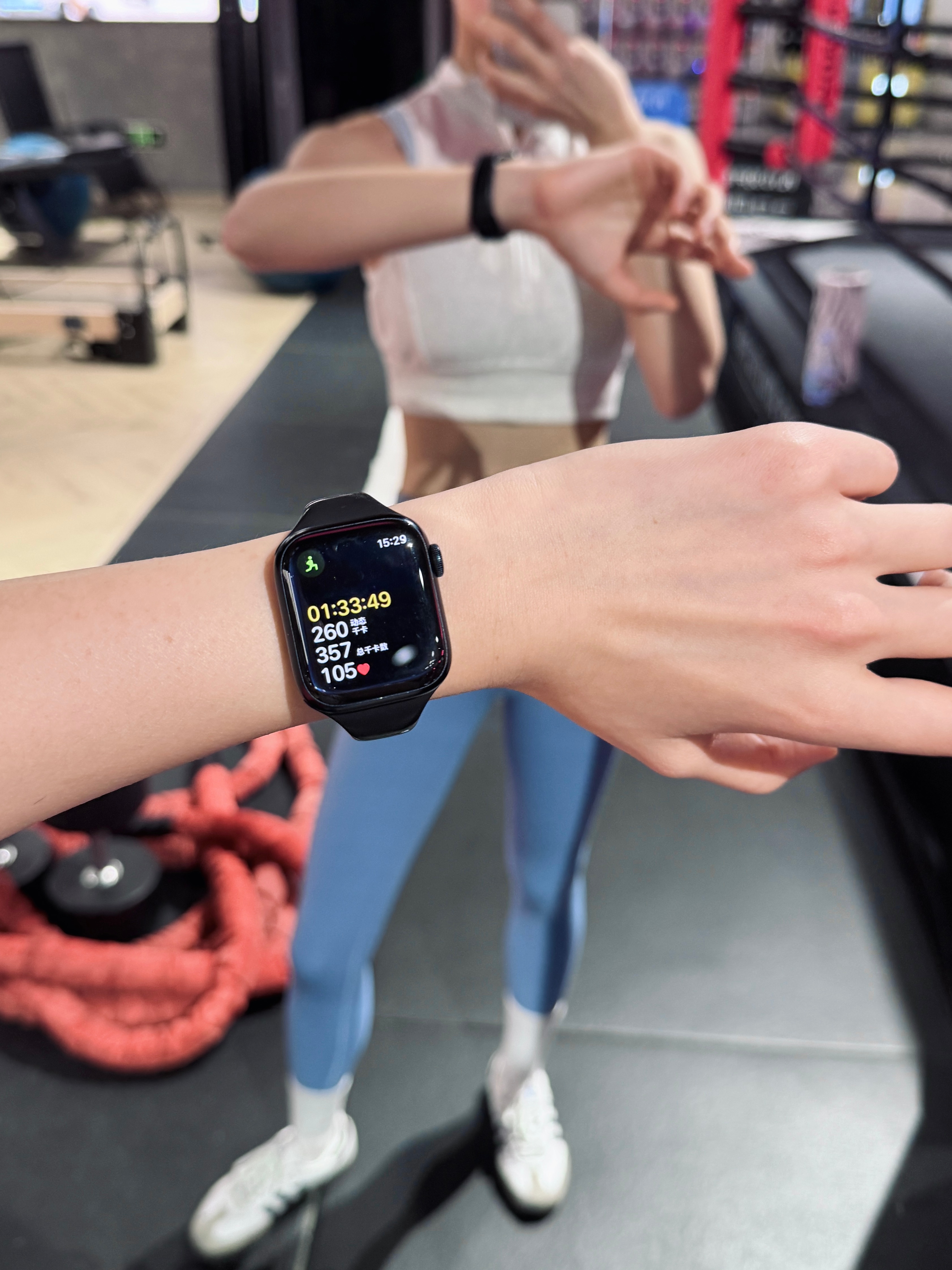 💙每天都想穿蓝色跟我的互联网闺蜜汇报下：臀桥能上55kg重量了！！我要努力！！