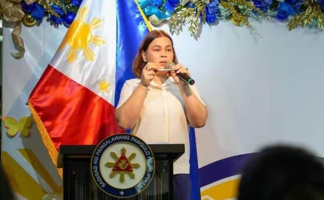 大反转！马科斯刚对华强硬就露致命破绽，莎拉突然逼宫，菲民众盼新总统上位
 
谁能