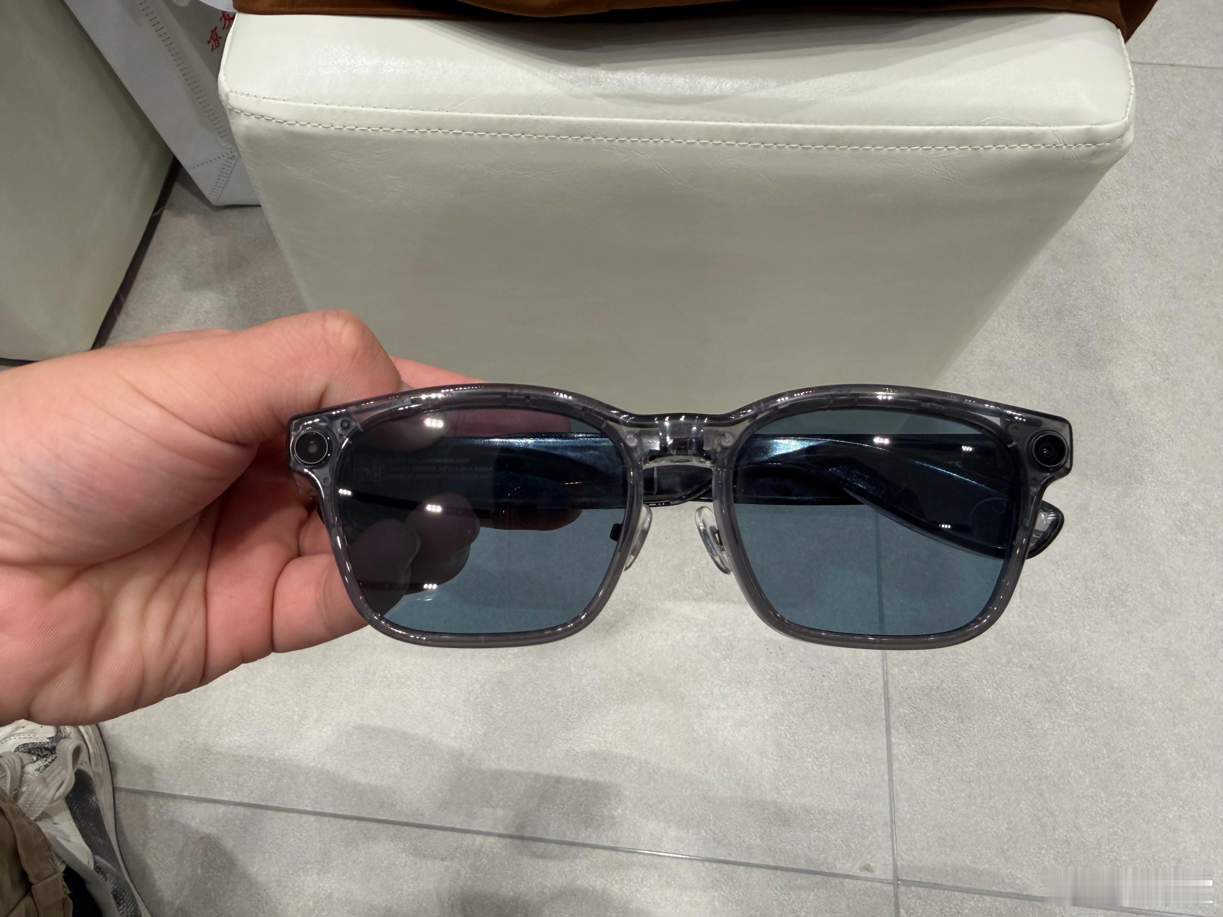 直接线下拿下了呀理想ai眼镜车控功能