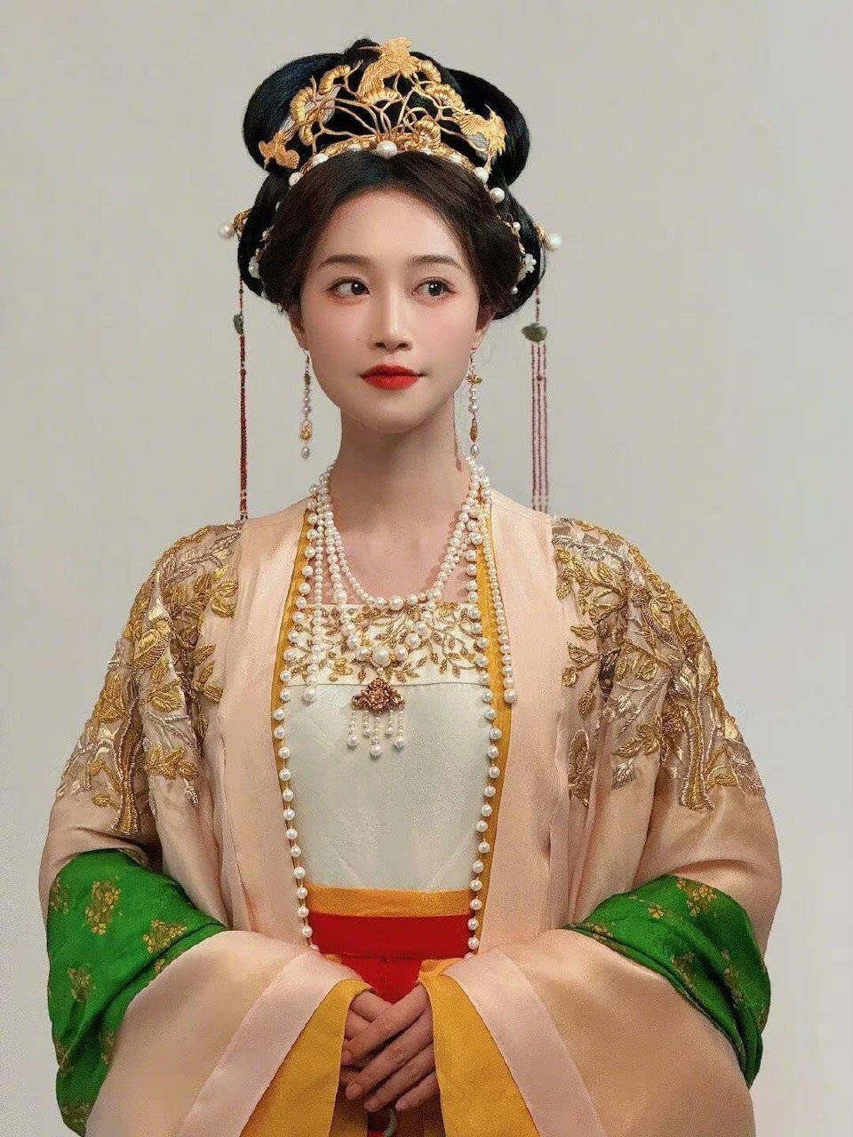 浣碧不愧是二小姐 这气场不比甄嬛小 ​​​