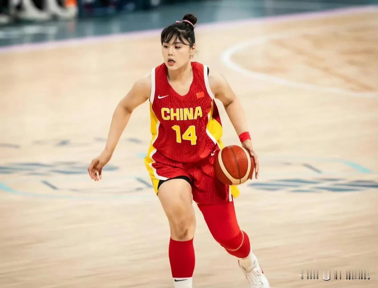 31分15个篮板，李月汝在国外打了一个赛季成长明显，加油[奋斗]