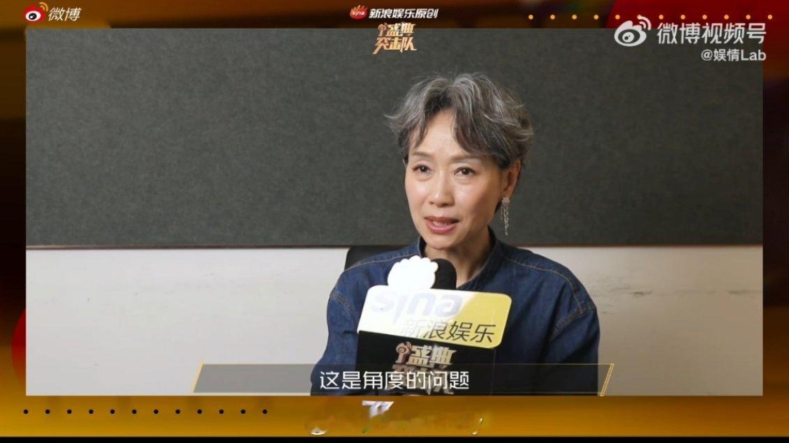 叶童[超话]叶童谈c位和番位叶童在采访中谈到如何理解c位和番位，她说“你会发光哪