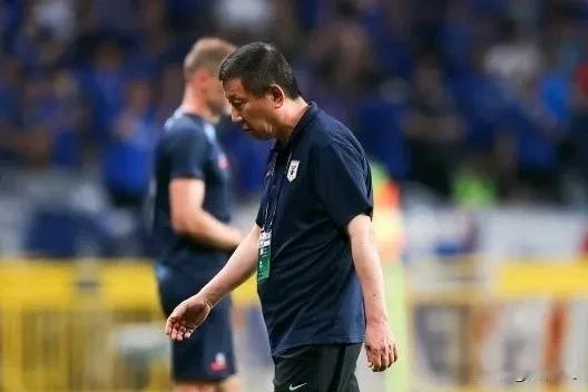 或许用不了多长时间，山东泰山足球俱乐部就会官宣:
  崔康熙主帅因身体原因，辞去