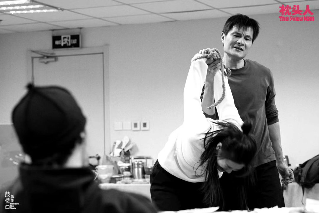 陈丽君枕头人哭戏 枕头人里陈丽君的哭戏太戳心，真实不刻意，脆弱中带着韧劲，把复杂