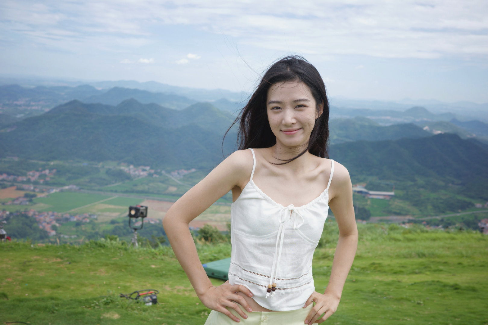 OPPO推出全系淡颜手机 一身干净气质，满眼清新自然。淡颜手机，为他们量身定制的