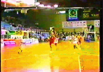 知道他是谁吗？历史第一大前锋。