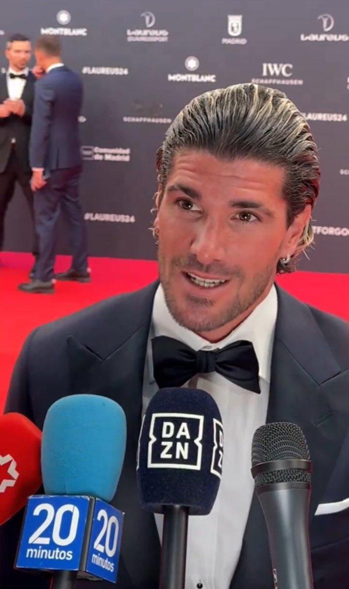 德保罗：只要梅西现在还在踢球，他就是最好的。#梅西[超话]# ​​​