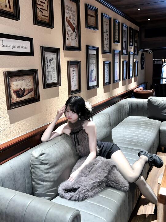 一些氛围感餐厅拍照姿势