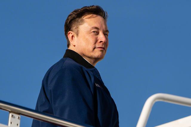马斯克究竟是企业家还是政治家？
万亿估值背后，竟与特朗普深度绑定！
当年Spac
