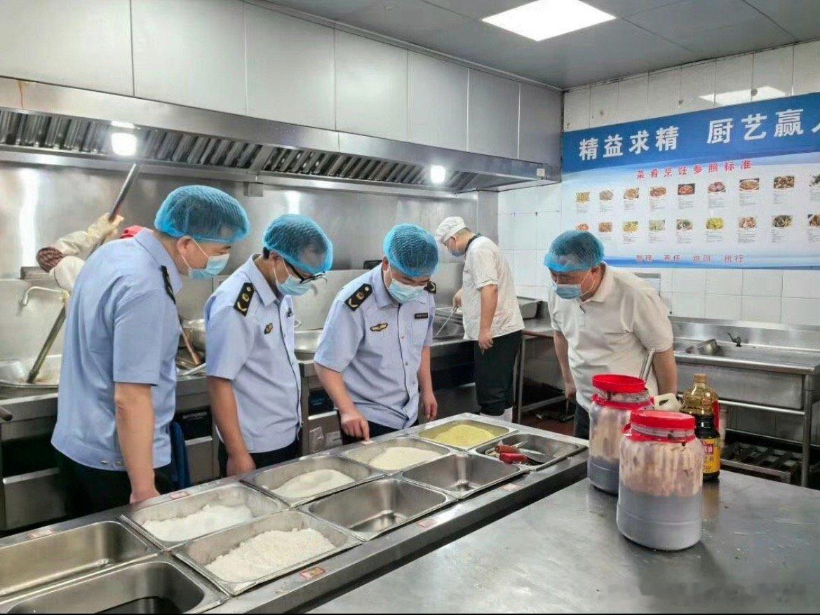 台州临海暖心护航高考临海各部门全面开启高考护航工作，公安加急办理证件、强化巡防，