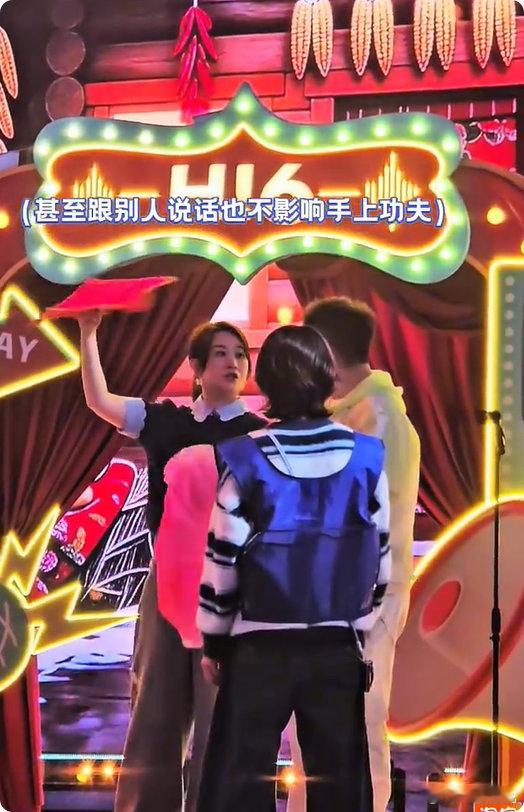 马丽范丞丞乔杉扭秧歌手拿把掐 范丞丞扭秧歌好有活人感每一帧都热闹鲜活，已经狠狠期