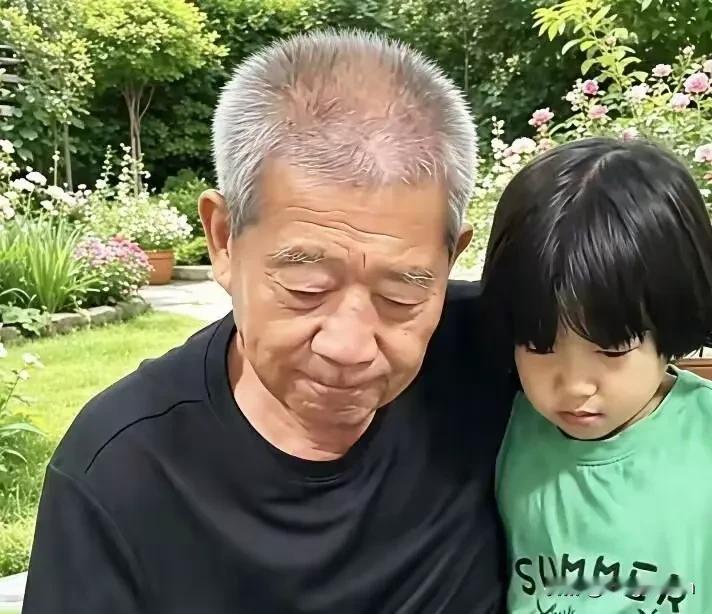 老黄，看他直播就感觉，果然人老了干什么都心酸。




语言生硬，又颠三倒四。就