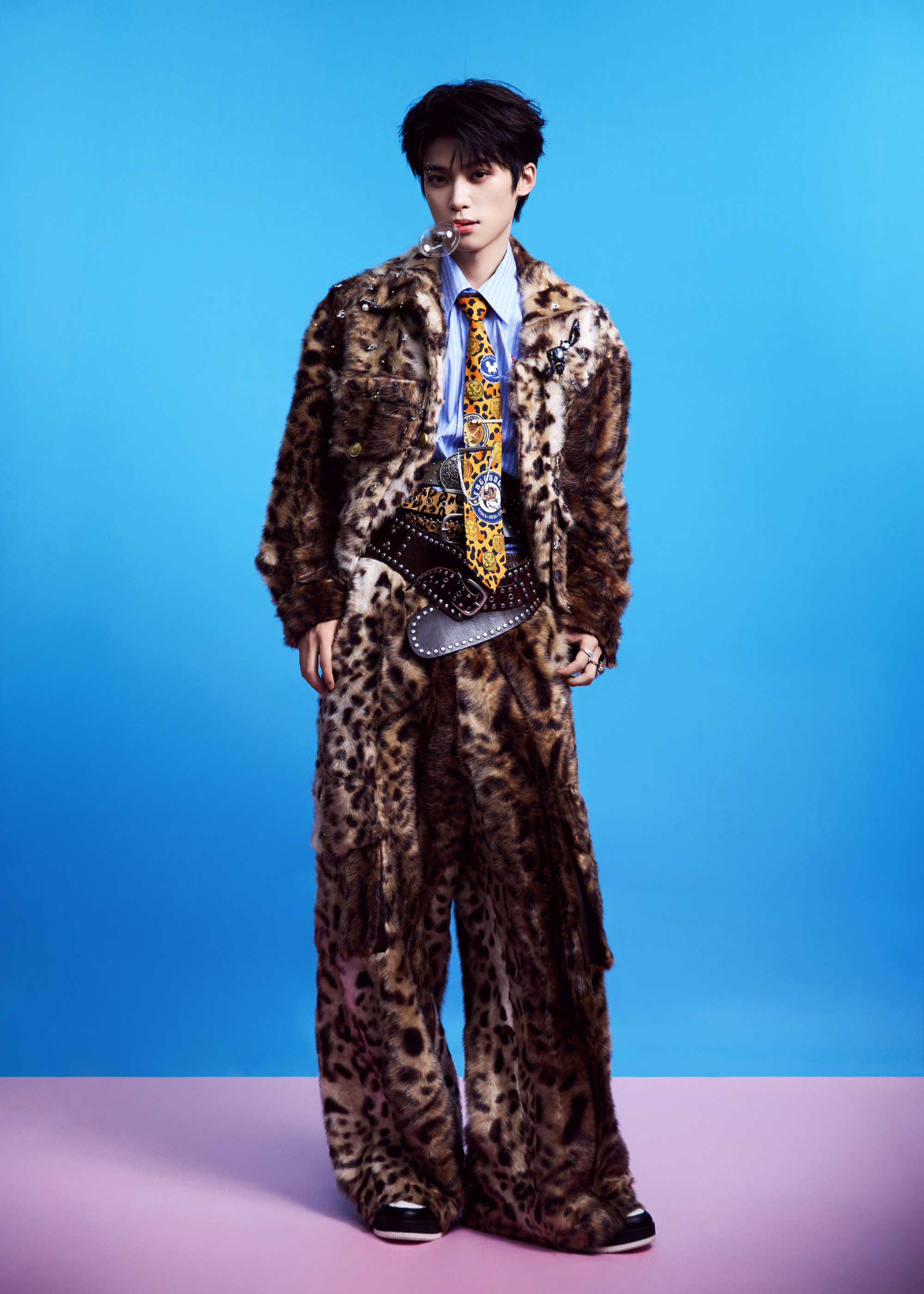 🔮 总会有人讨厌你或是喜欢你 她们都不能定义你 祝你成为快乐的大明星.