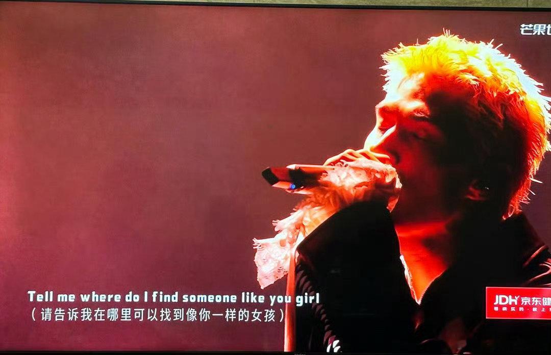 米卡被叫小老内很开心！！被发现咋这么可爱这个米卡！米卡被叫小老内很开心米卡倒立入