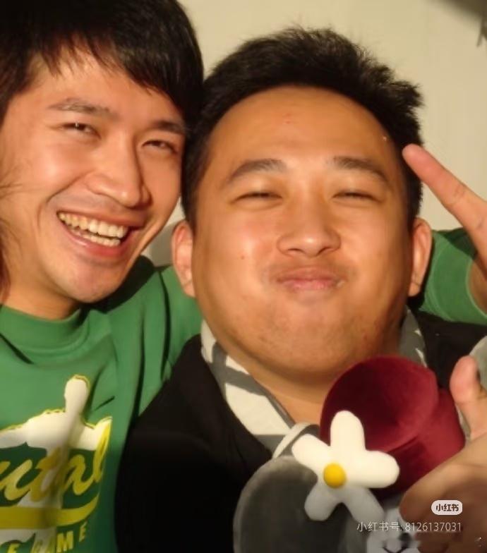 何晟铭朋友圈 山水一程永不相逢何晟铭：大方坦荡，他不是白月光谁是啊。大家都在嘲笑