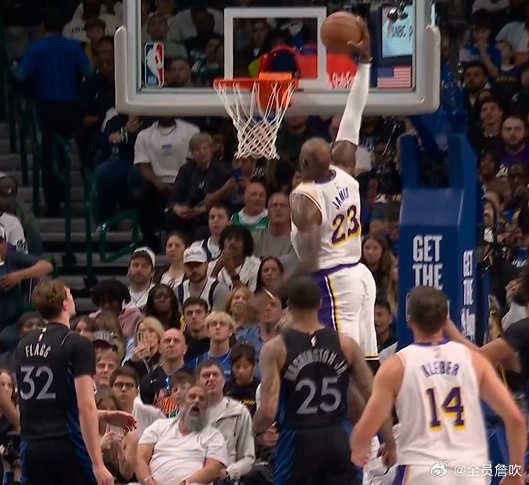 独行侠vs湖人 老詹姆斯半场11中9已经砍下22分1篮板4助攻！球队仍落后独行侠