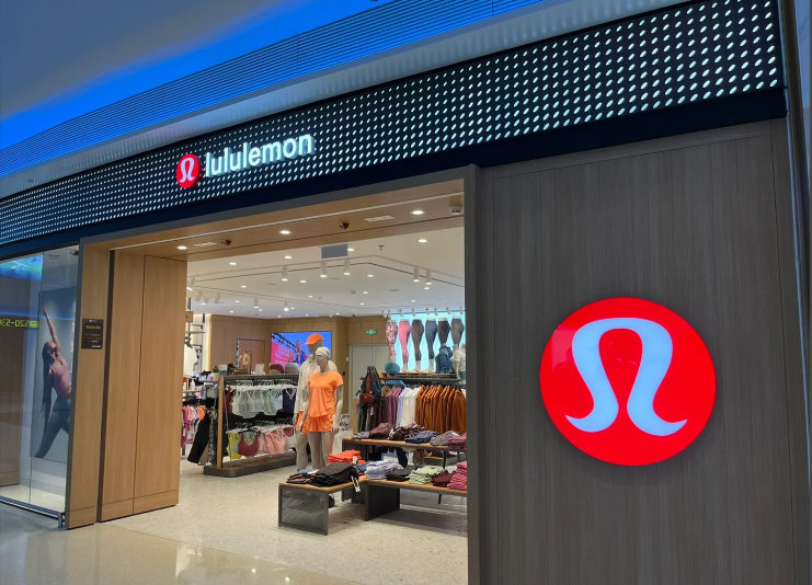 【曝lululemon业绩暴雷】lululemon股价盘后跳水超17%露露乐蒙周