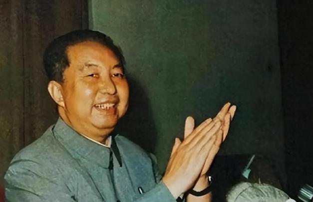 1974年，华国锋参加女儿家长会，被老师询问，你贵姓？你的职业是什么？面对问话，