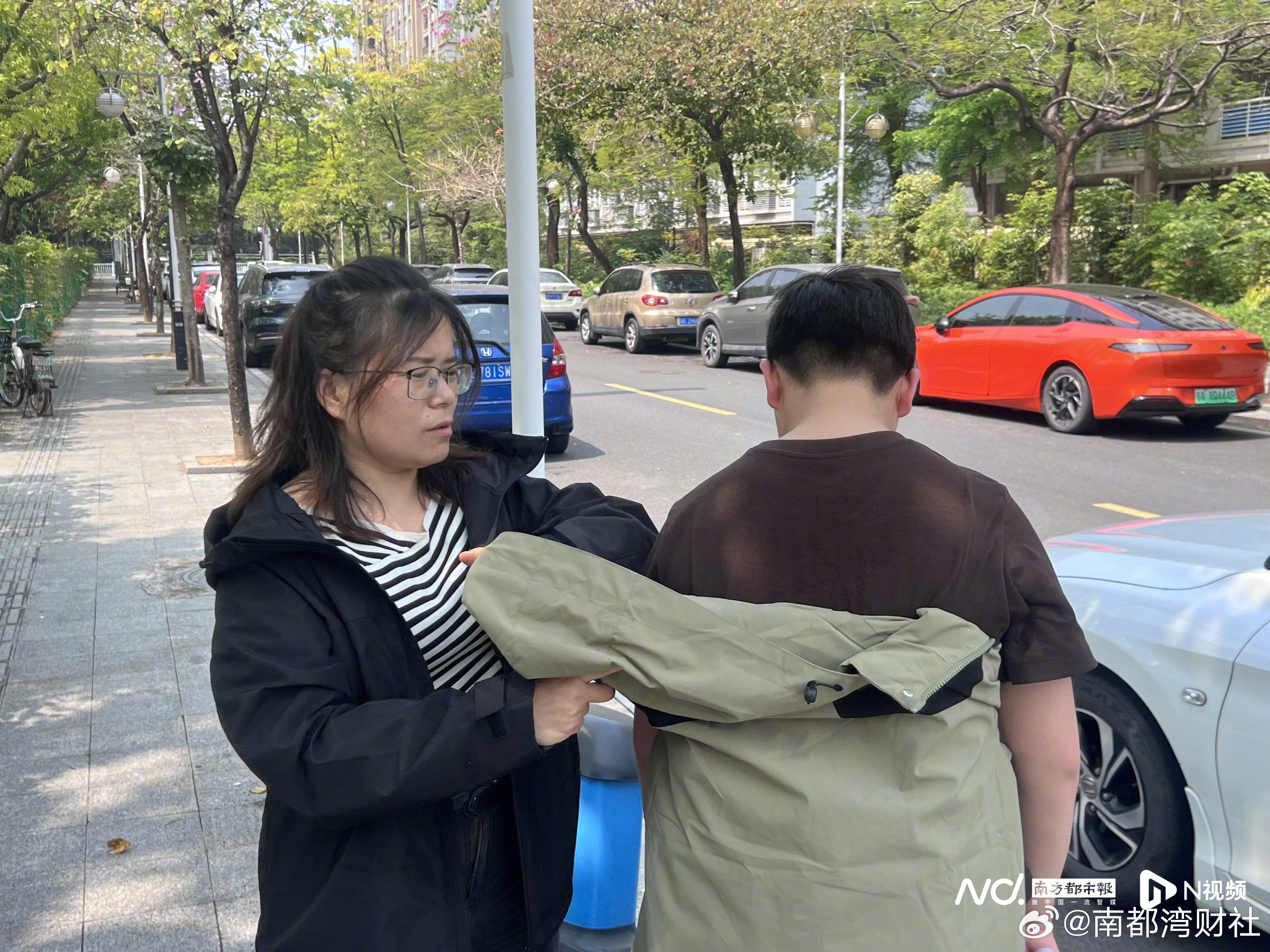 【#9岁男孩被生父塞后备箱案二审#，发现重要情况将择期再开庭】#9岁男孩后备箱案