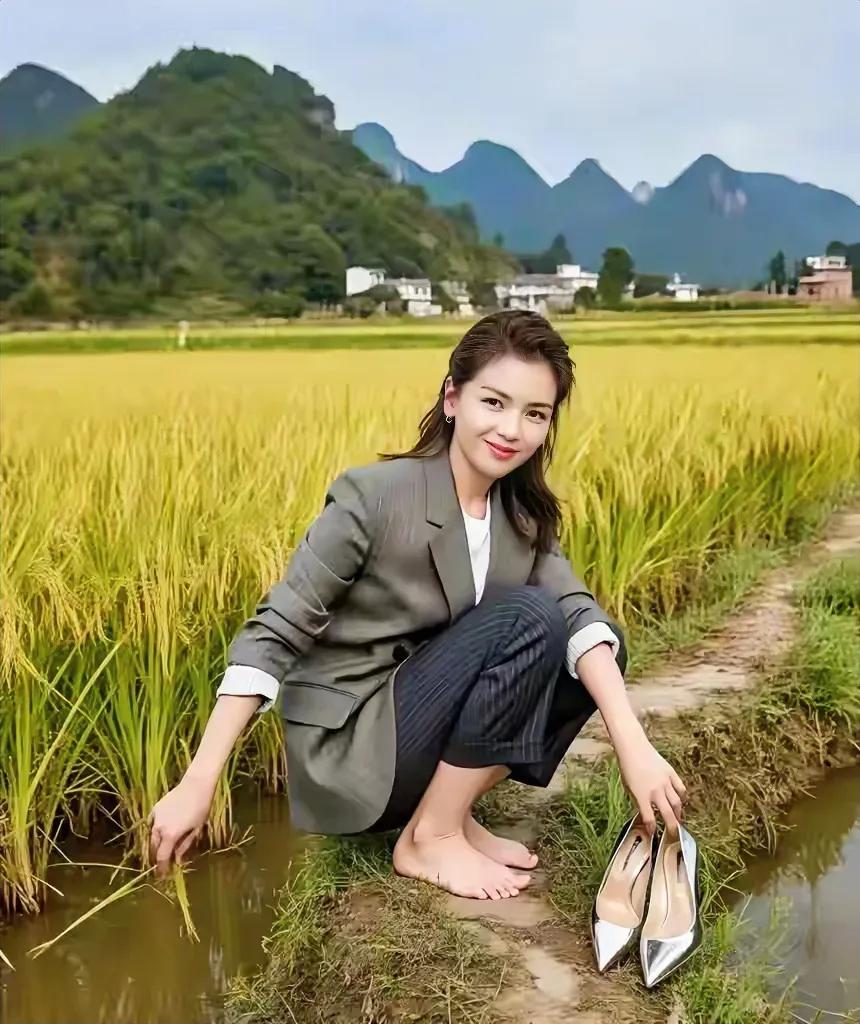 刘涛，光着脚去地里，这才是真的接地气。