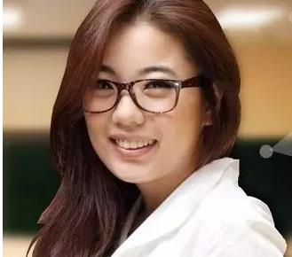 蒋方舟被撤销硕士学位，最受伤的是母校。蒋方舟名声在外，已经不需要这个学位证明自己